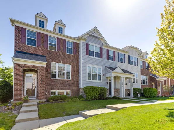 3219 Coral Ln, Glenview, IL 60026