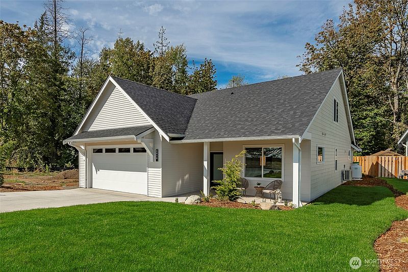 2nd image of 2918 Cedar View Way