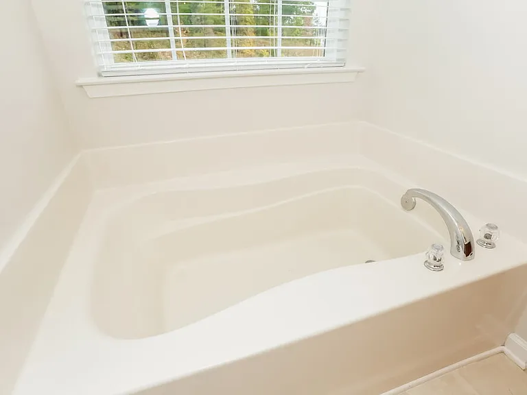 14014 Riding Hill Ave — Photo 18