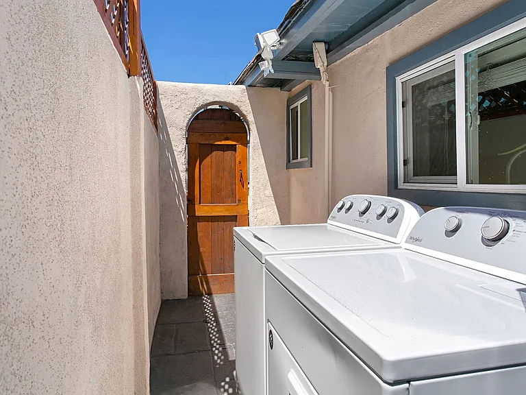 1923 Rowan St — Photo 21