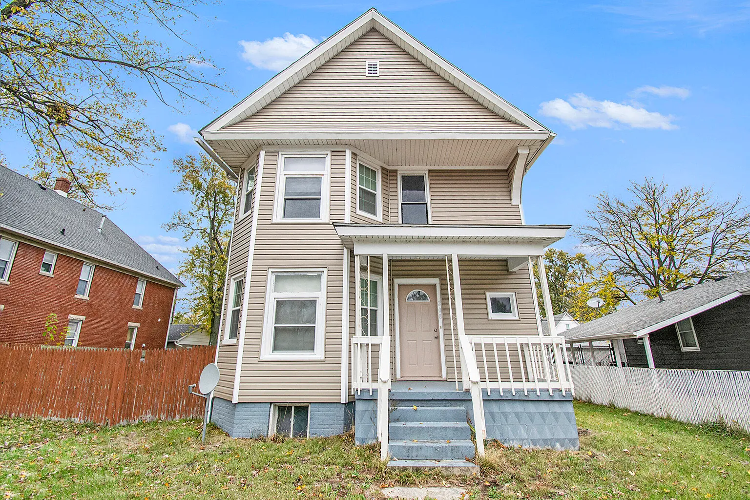 208 E Barker Ave photo 1