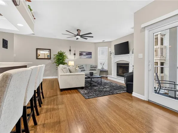 2301 Beach Haven Dr APT 201, Virginia Beach, VA 23451