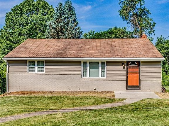 3rd image of 114 Neilson Dr