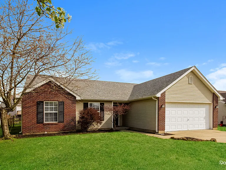 316 Pepperidge Dr — Photo 2
