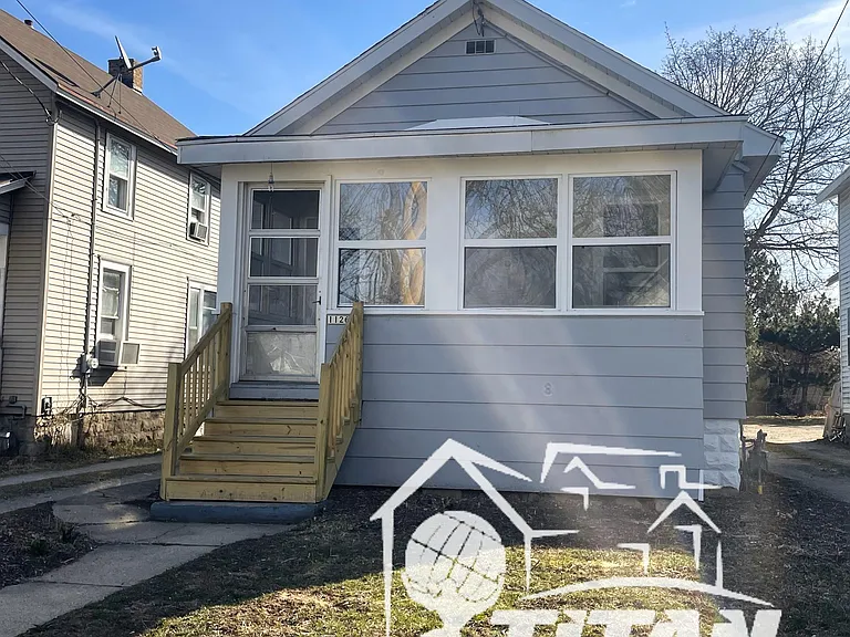 1126 Central St — Photo 2