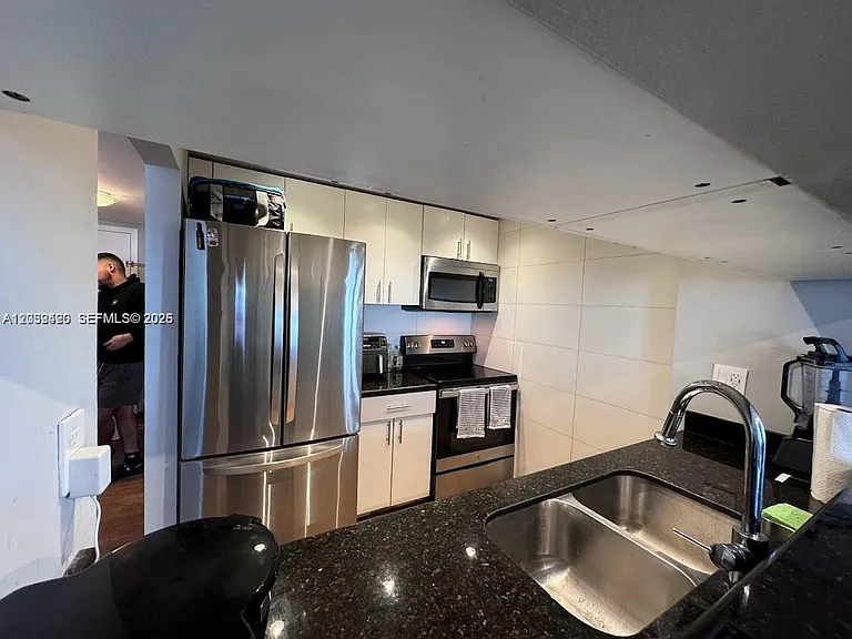800 N Miami Ave #E-1008 — Photo 9