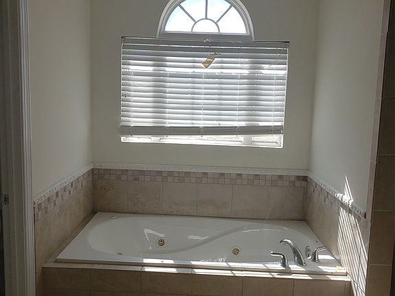 5th image of 1024 Patriot Dr