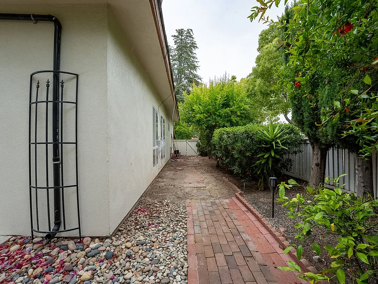 20 Norton St — Photo 33