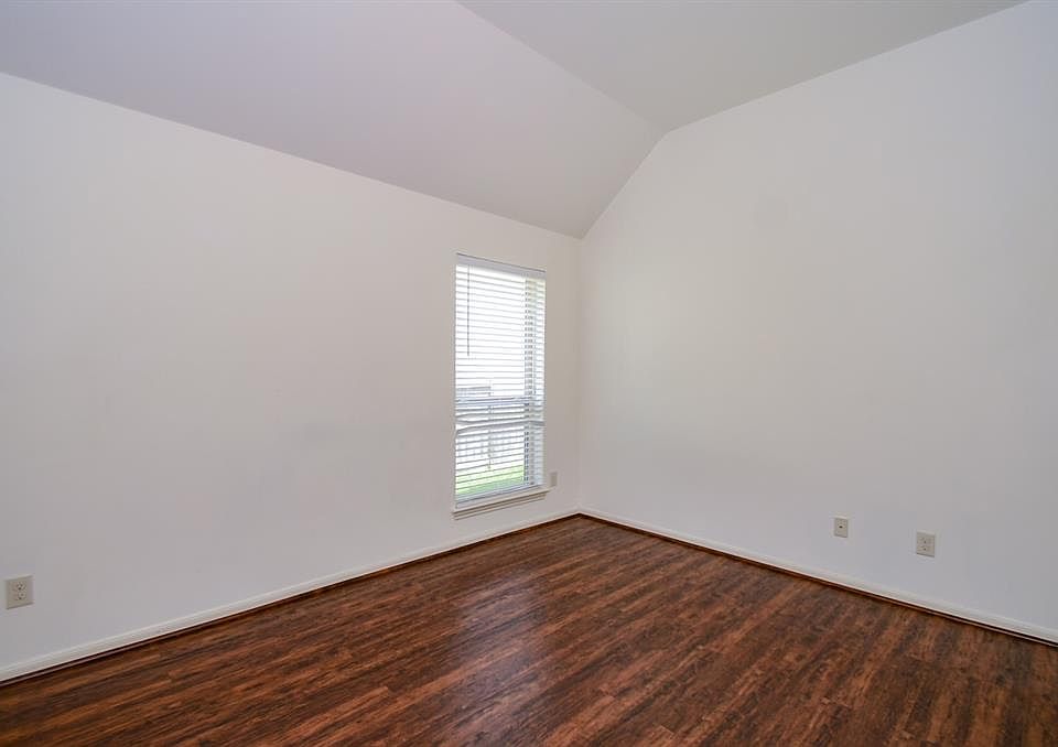 1st image of 5611 Plum Point Ct
