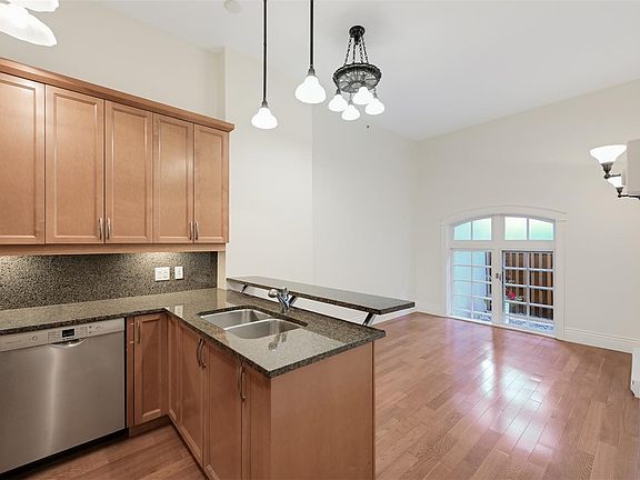 2nd image of 1602 Quadra St #203