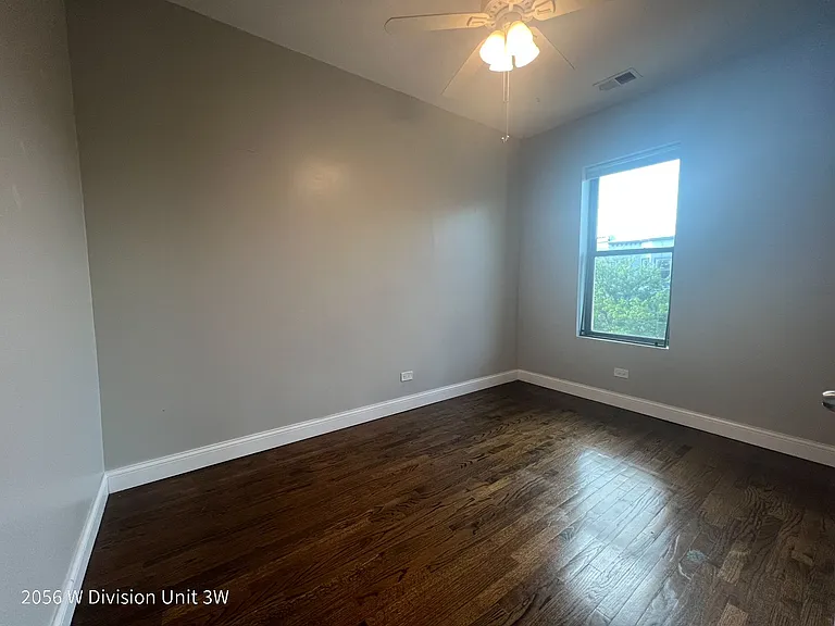 2056 W Division St — Photo 9