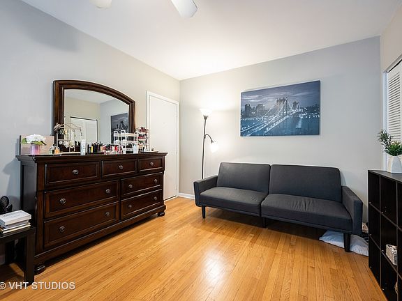 3rd image of 4240 N Clarendon Ave APT 207S