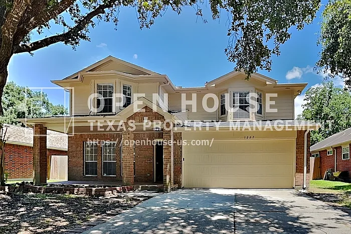 1227 Caraquet Dr