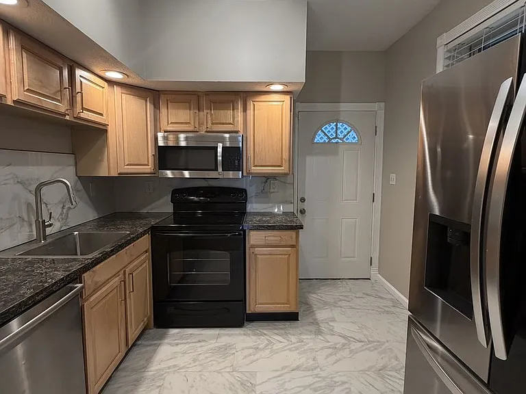 620 Arlington Ave #2 — Photo 3