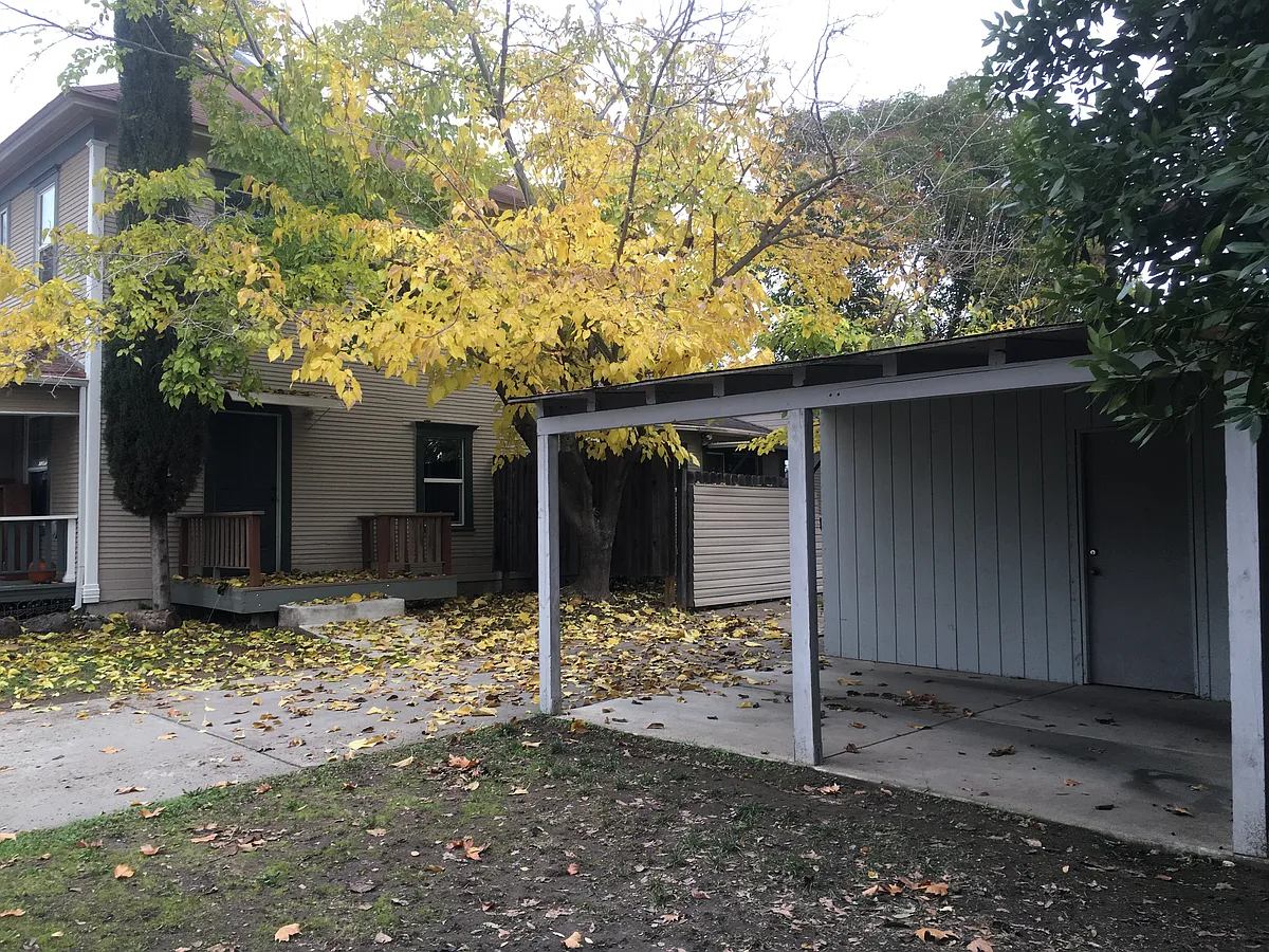 Building Photo - 203 D St #3