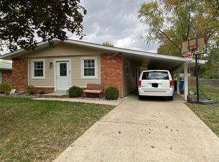 35 Cardinal Ln, Highland, IL 62249