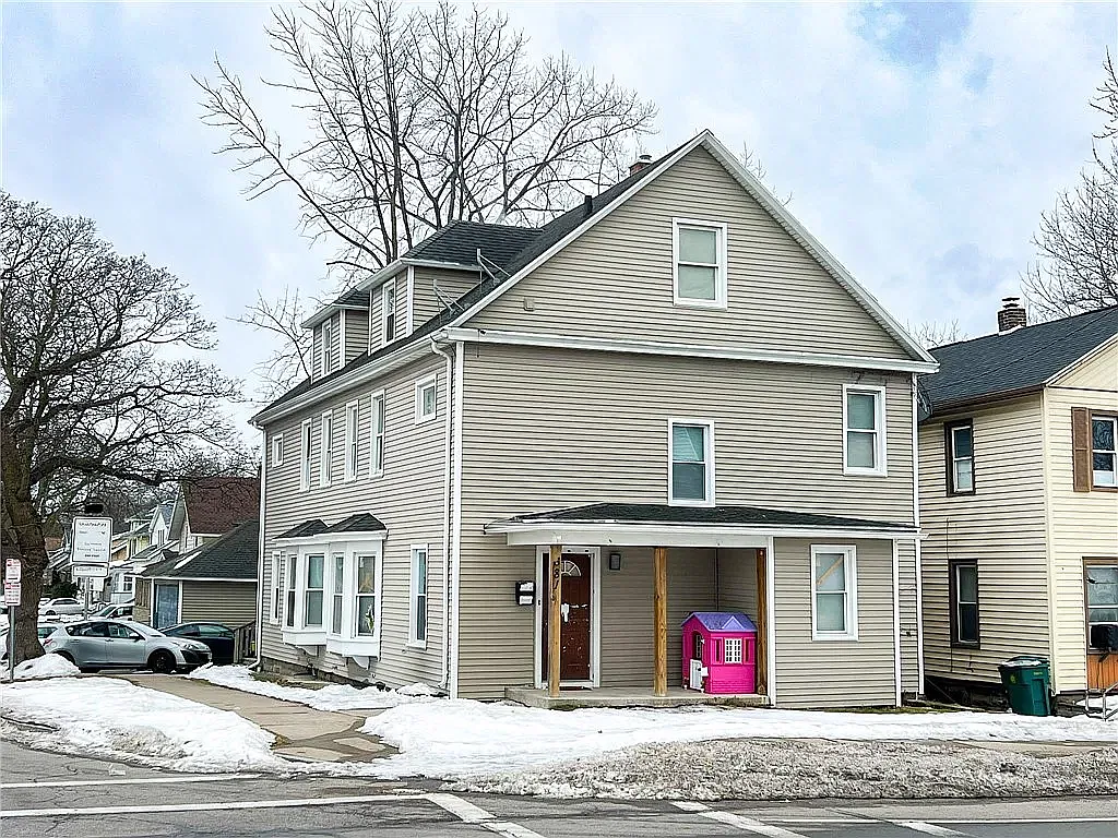 3 bed, 1314 sqft, $1,700 — Photo 1