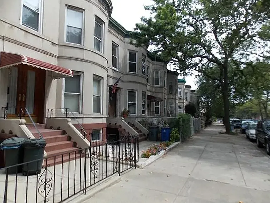 15 East Tenth Street — Photo 1