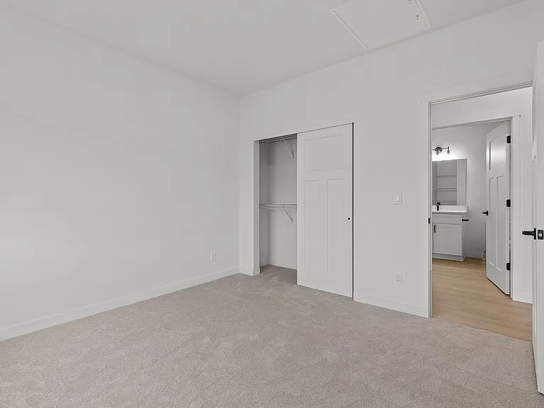 1172 Mullan — Photo 14