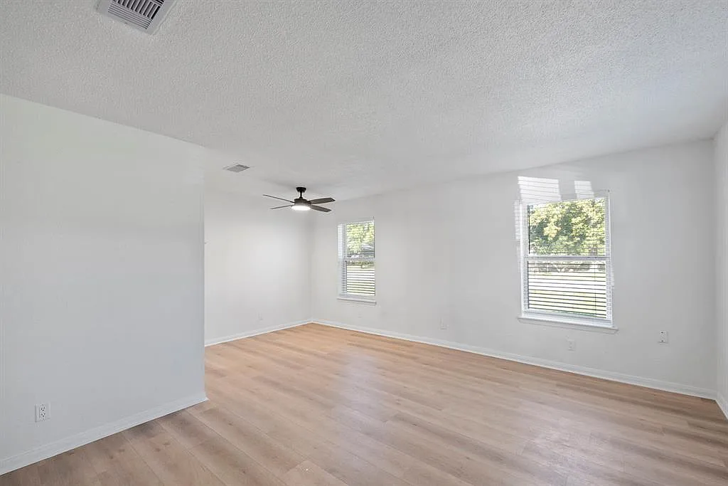 700 Lyle West Avenue - A — Photo 2