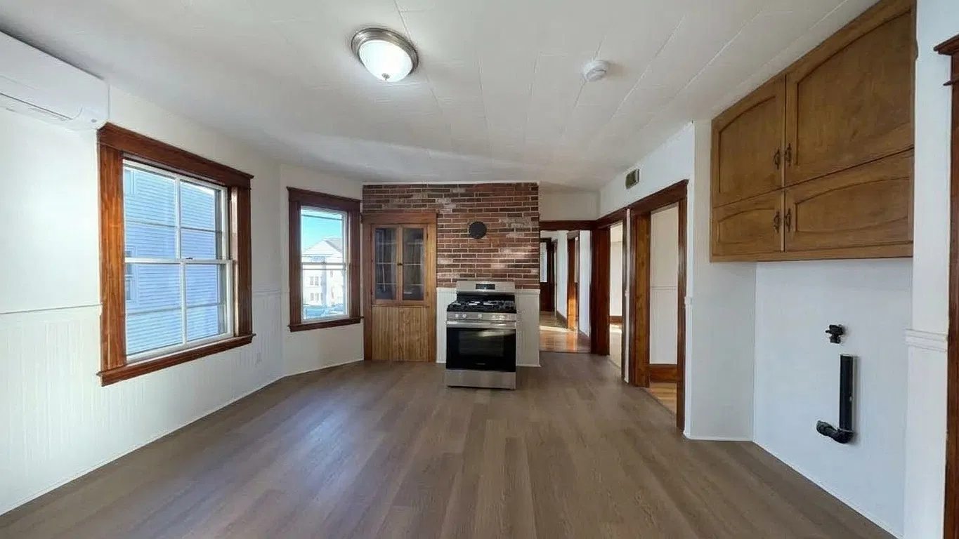 2 bed, 1200 sqft, $1,900 — Photo 2