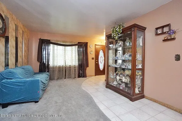 Sold by REMAX Elite | media 5