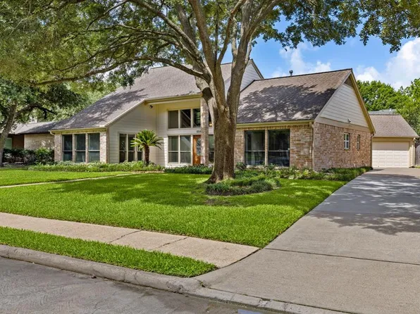 1054 Trapper Hill Drive, Houston, TX 77077