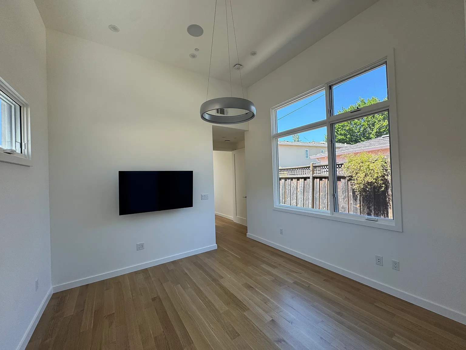 3 bed, 1545 sqft, $7,200 — Photo 3