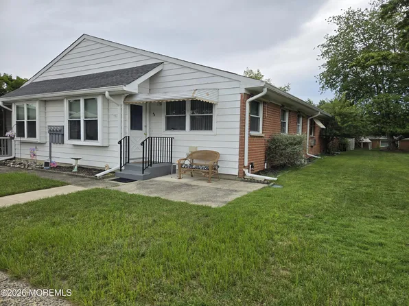 4 B Ironsides Drive, Whiting, NJ 08759