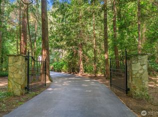 10915 N Deer Dr, Woodway, WA 98020