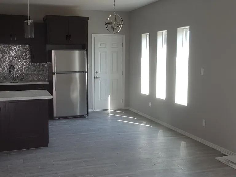 3815 W Sarah Evans — Photo 2