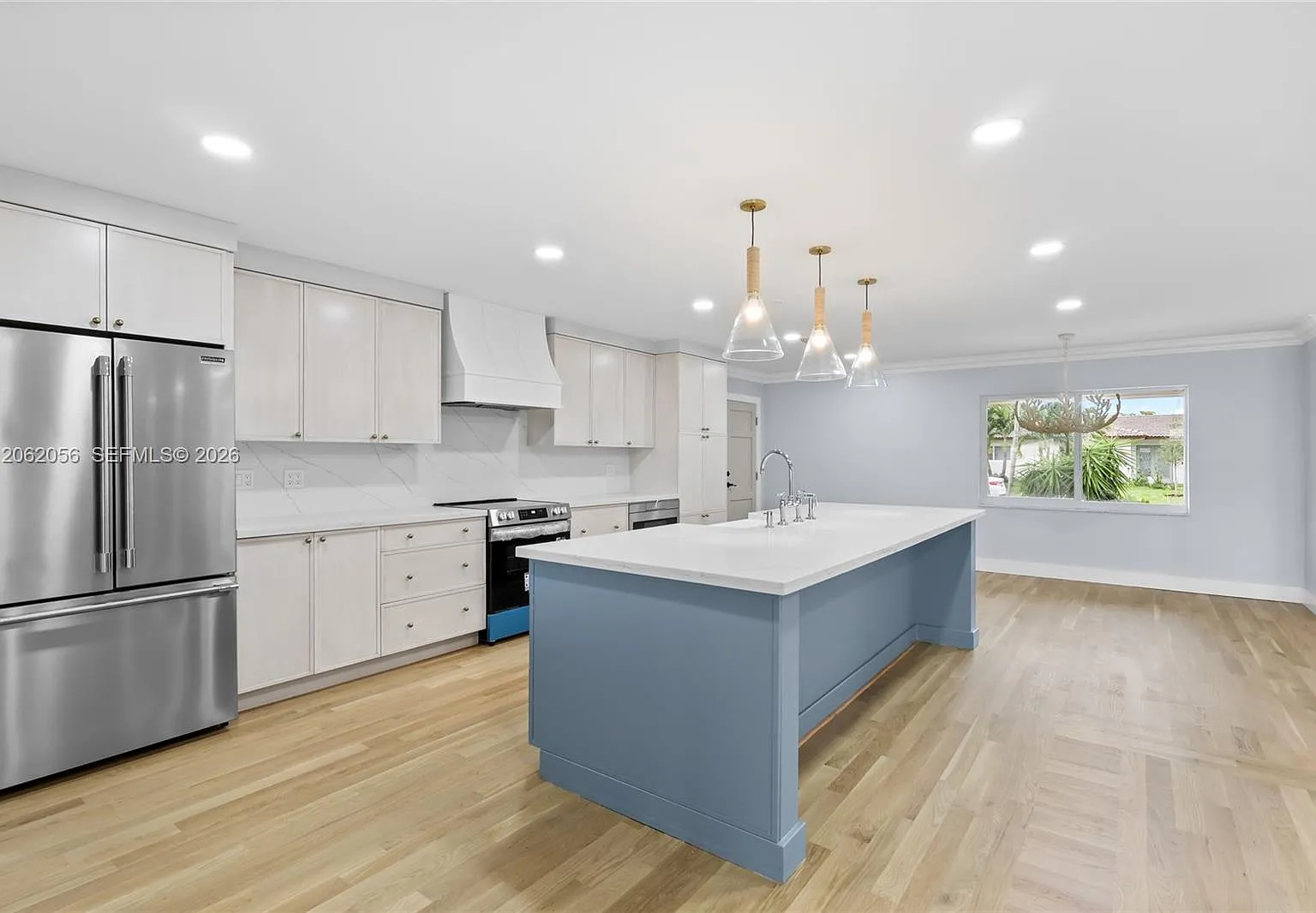 4 bed, 4.5 bath, 2494 sqft, $10,000 — Photo 1