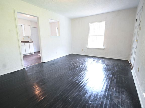 3rd image of 2650 Scotland Dr