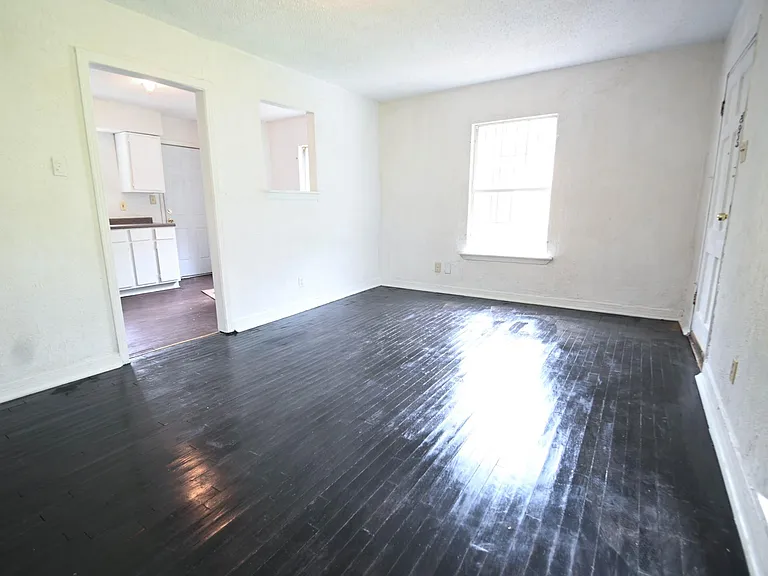 2650 Scotland Dr — Photo 3
