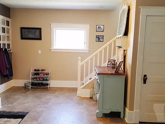 2nd image of 213 Ontario St