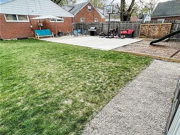 5th image of 445 Rockhill Ave