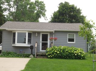 908 3rd St SE, Pipestone, MN 56164