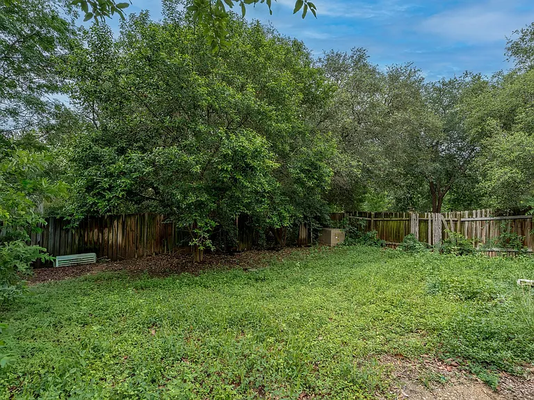 2826 Village Pkwy — Photo 35