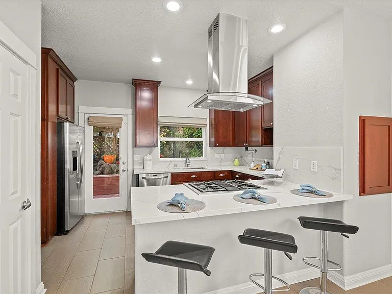 108 Creekside Village Dr — Photo 5