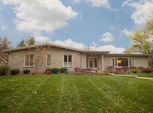 618 Plamondon Ct, Wheaton, IL 60189