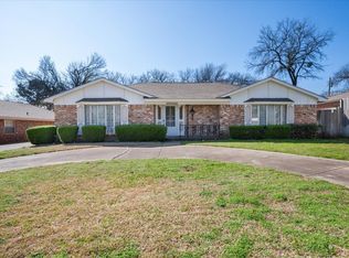 708 Sandlin Dr, Bedford, TX 76021