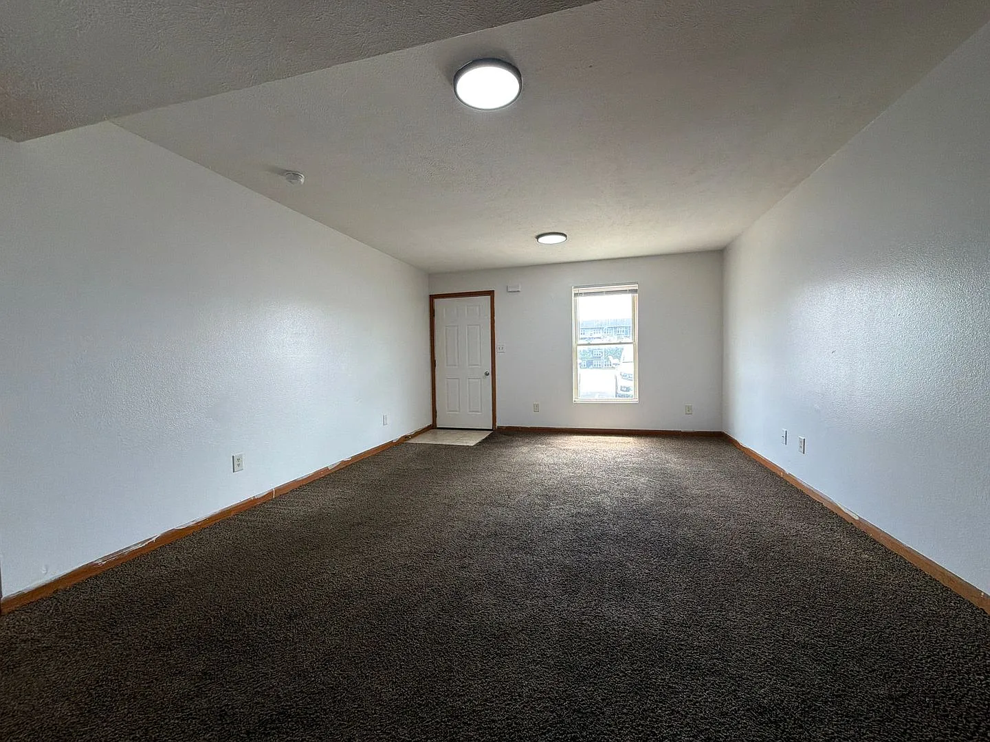 261 Woodridge Court — Photo 3