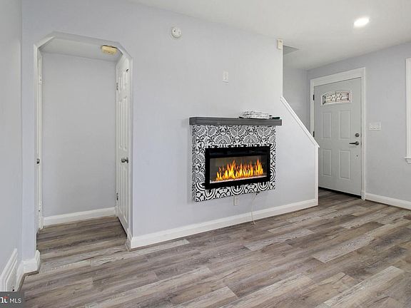 3rd image of 4522 N Rogers Ave