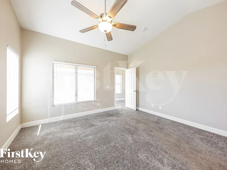 18139 N 113th Ave — Photo 10
