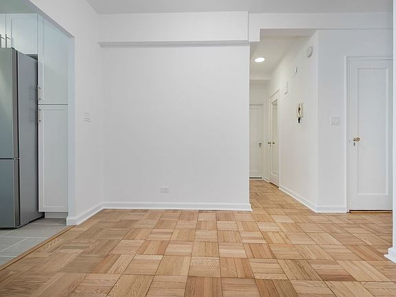 5th image of 333 W 57th St APT 402
