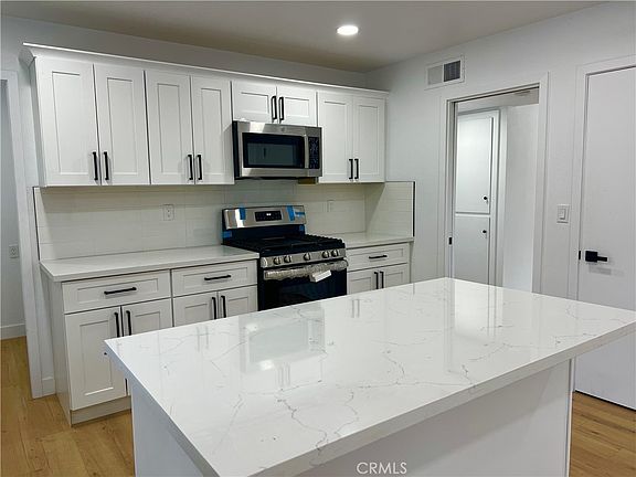 4th image of 26790 Oakmont Dr