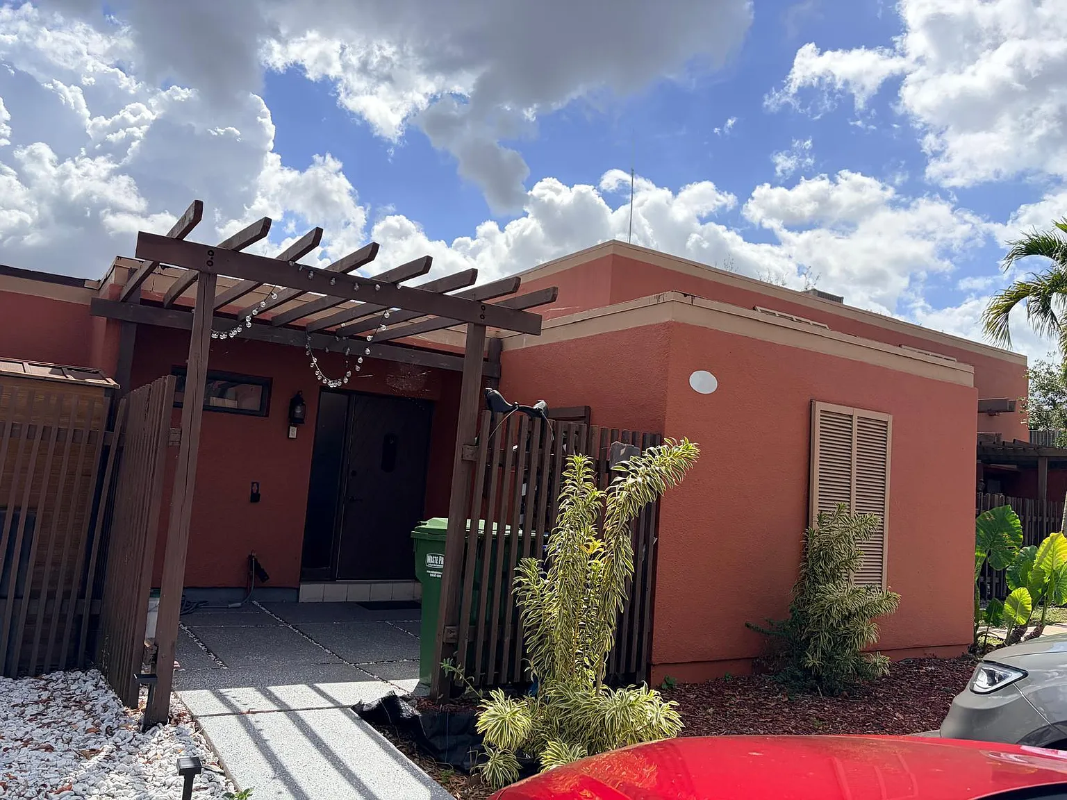 3 bed, 2.0 bath, 1359 sqft, $3,000 — Photo 2