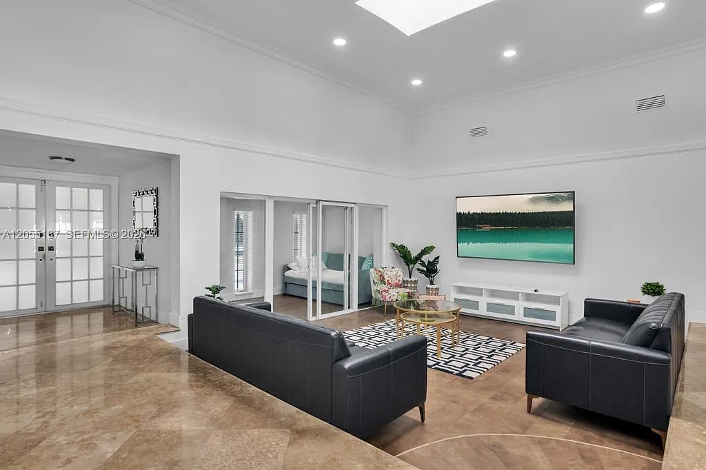 Hollywood Hills North Sec — Photo 4