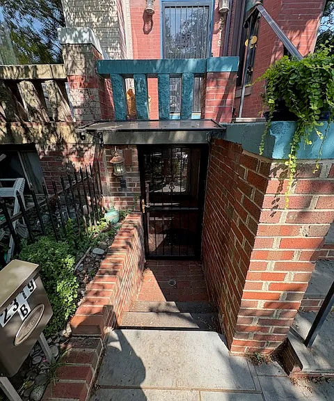 2319 1st St NW #B — Photo 6