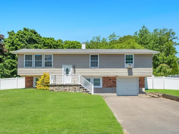 5 Fairway Drive, Port Jefferson, NY 11776